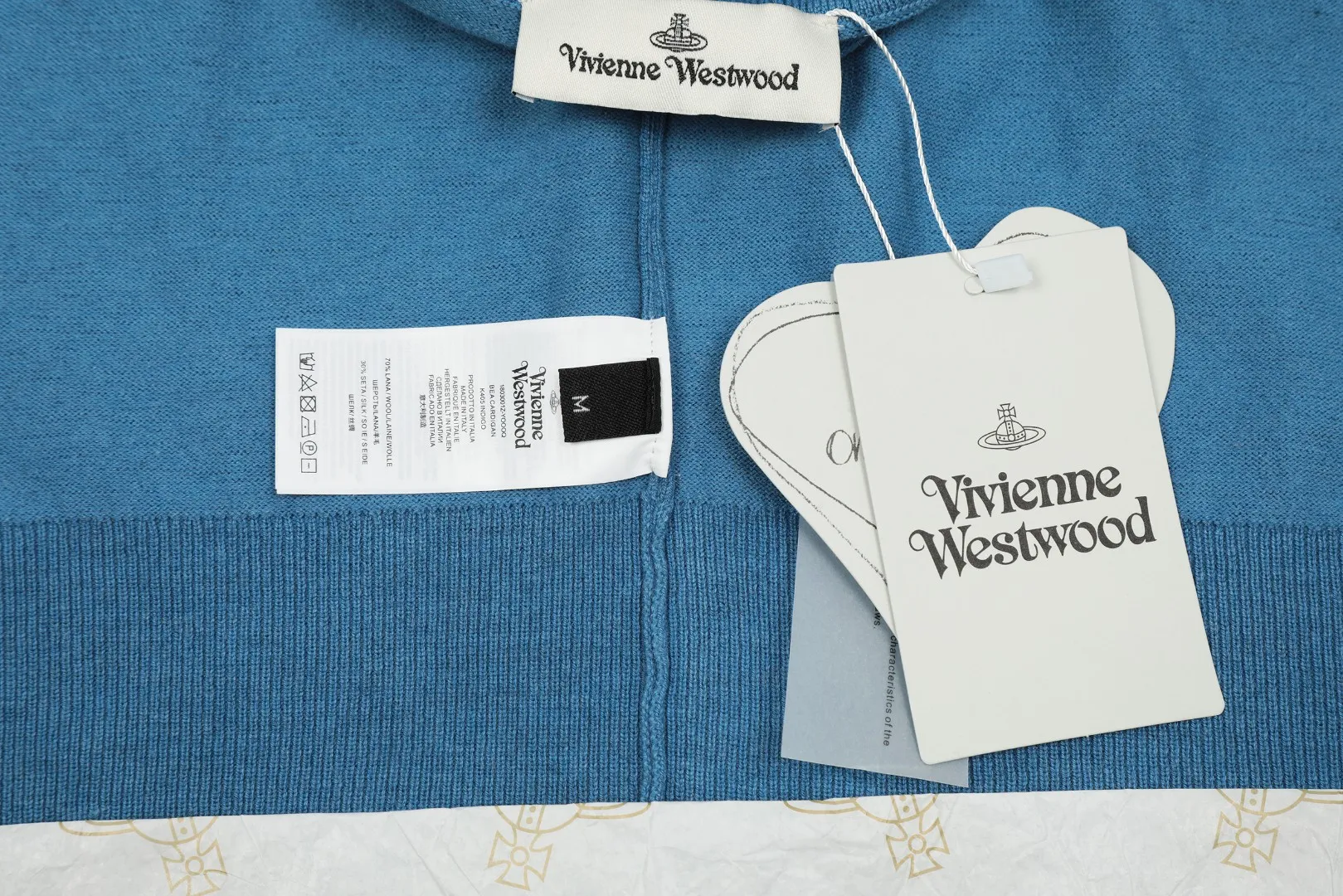 vivienne west wood Vivienne Saturn Classic Knitted Sweater Wool Cardigan 2023FW Latest Model Exclusive and Highest Quality on the Whole Network Order with Confidence - 🧩15% Merino Cotton Wool 85% Wool Blended 🧩Correct Italian 🇮🇹100% Wool Washed Wheat Logo 🧩Original Purchase True Model Opening 🧩Original Purchase Records and Comparison Charts Can Be Provided Order with Confidence 🧩Customized laser translucent buttons, the texture is clean and clear, completely restored 🧩Instant sale of all Taobao 300+ versions. Purchasing quality, full of quality, definitely not a copywriter, a real good product, the actual product is far beyond the budget. Size: S -M- L Color: black, cream apricot, coffee, gray, fluorescent green, blue